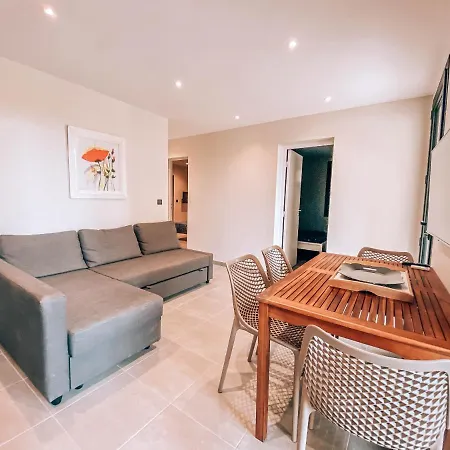 Apartment 3 Piece Terrasse Coeur De Ville